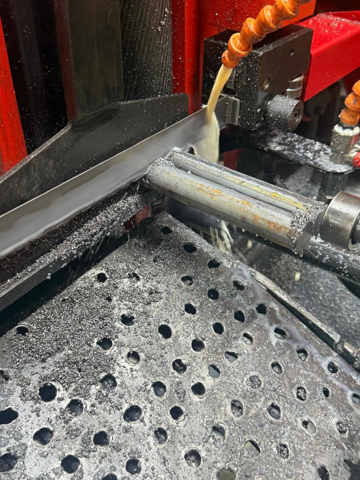 Cutting process on band saw