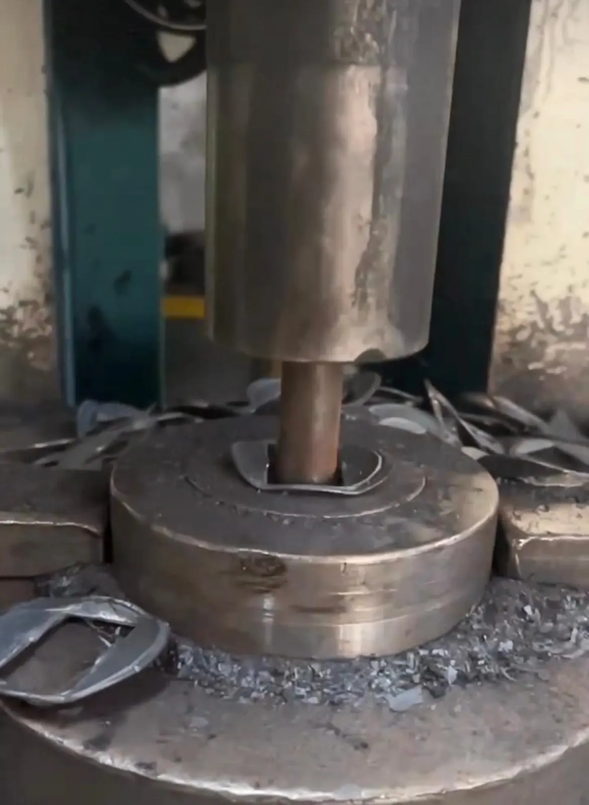 Trimming process removing flash from forged part