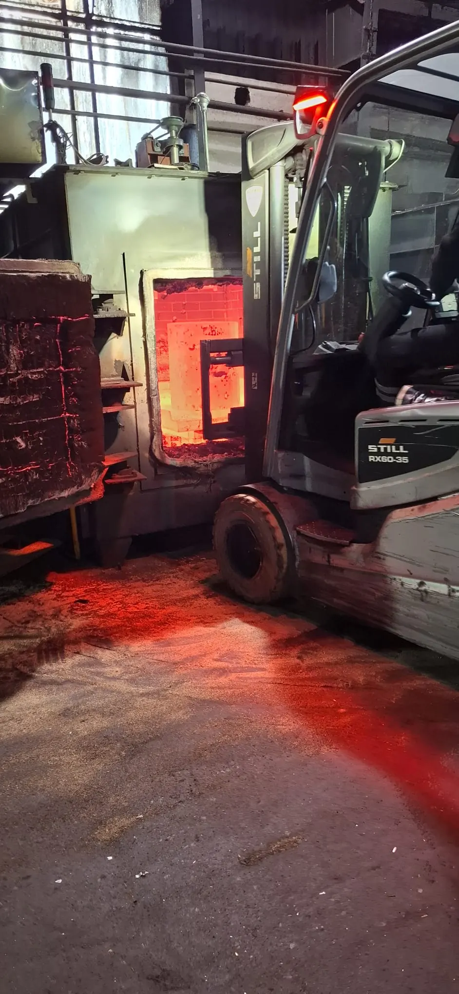 Heat treatment furnace loading process
